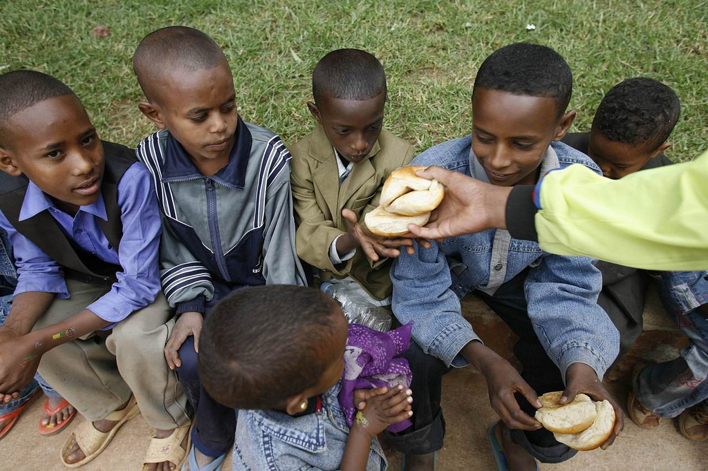 Feeding hungry Ethiopian Jewish children in Israel