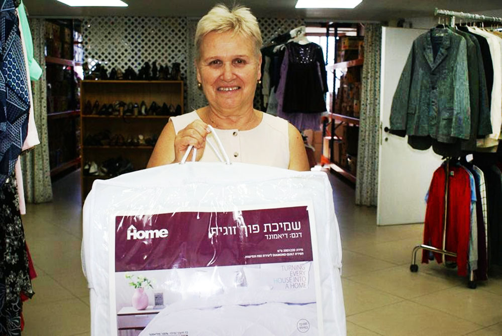 Inna receives aid at FZS Jerusalem